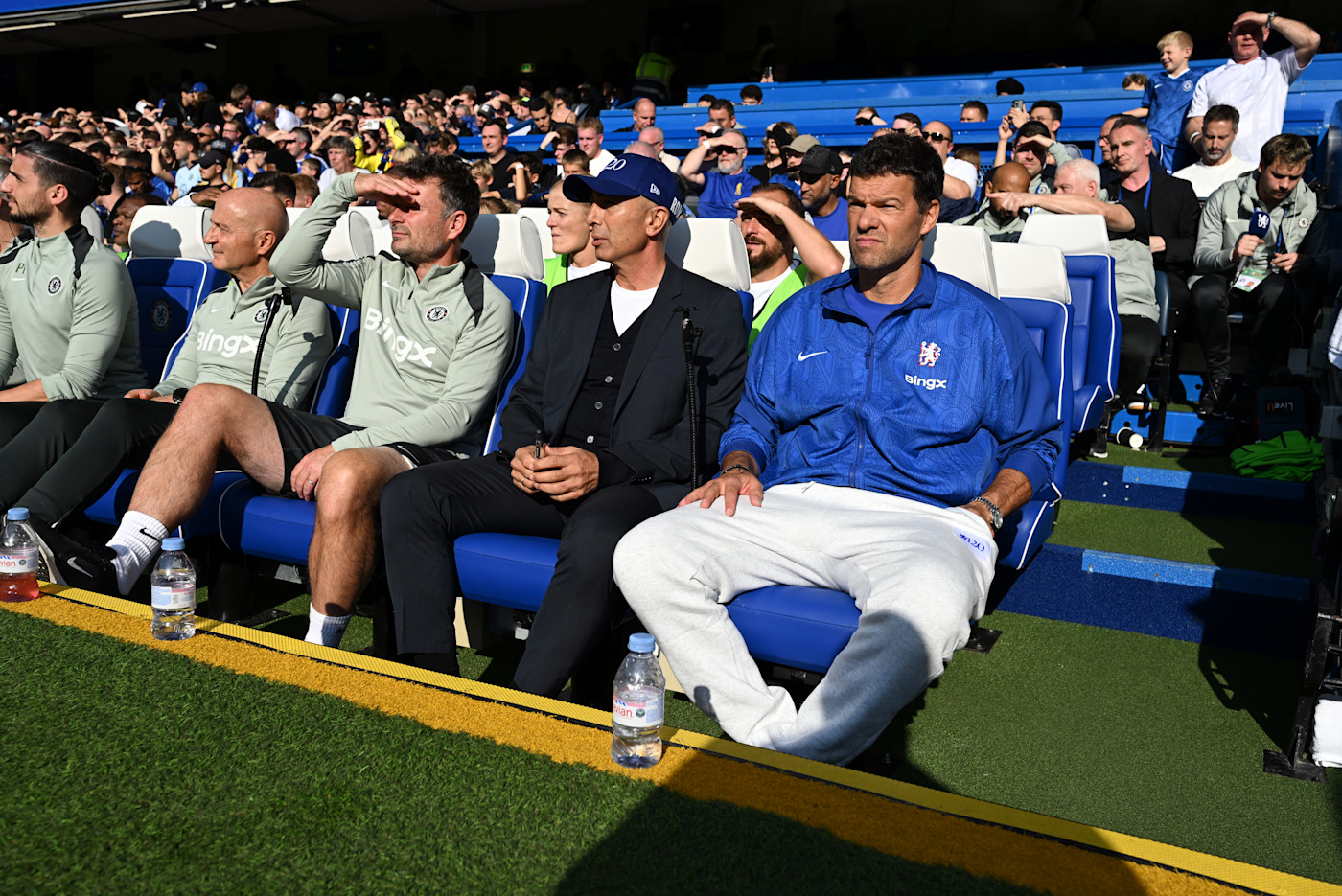 周六回到斯坦福桥教练席