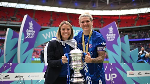 索尼娅·邦帕斯特 （Sonia Bompastor） 很幸运能与“顶级”船长布莱特 （Bright） 一起工作