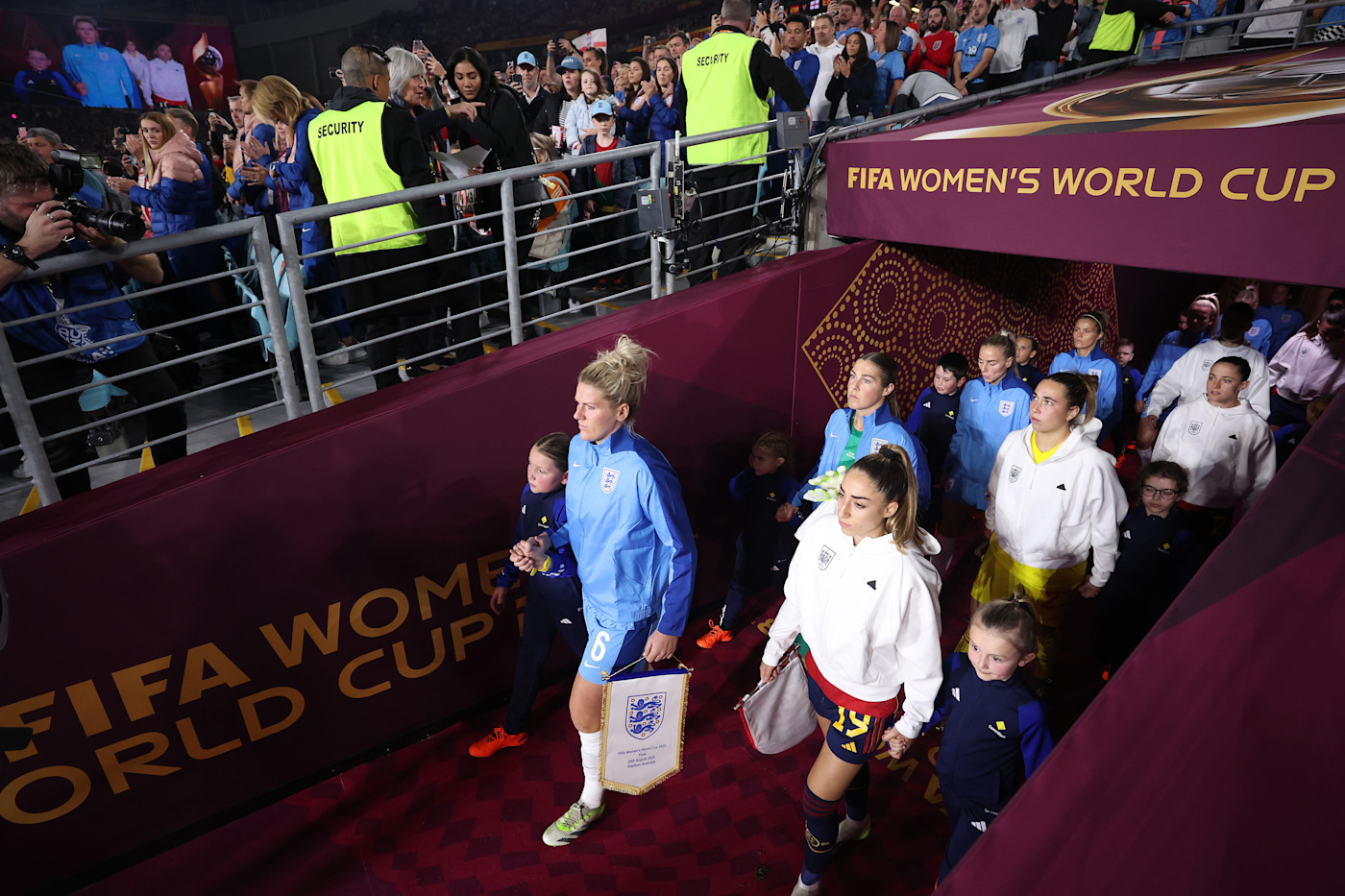 米莉在女足世界杯决赛中以队长身份带领英格兰队出局