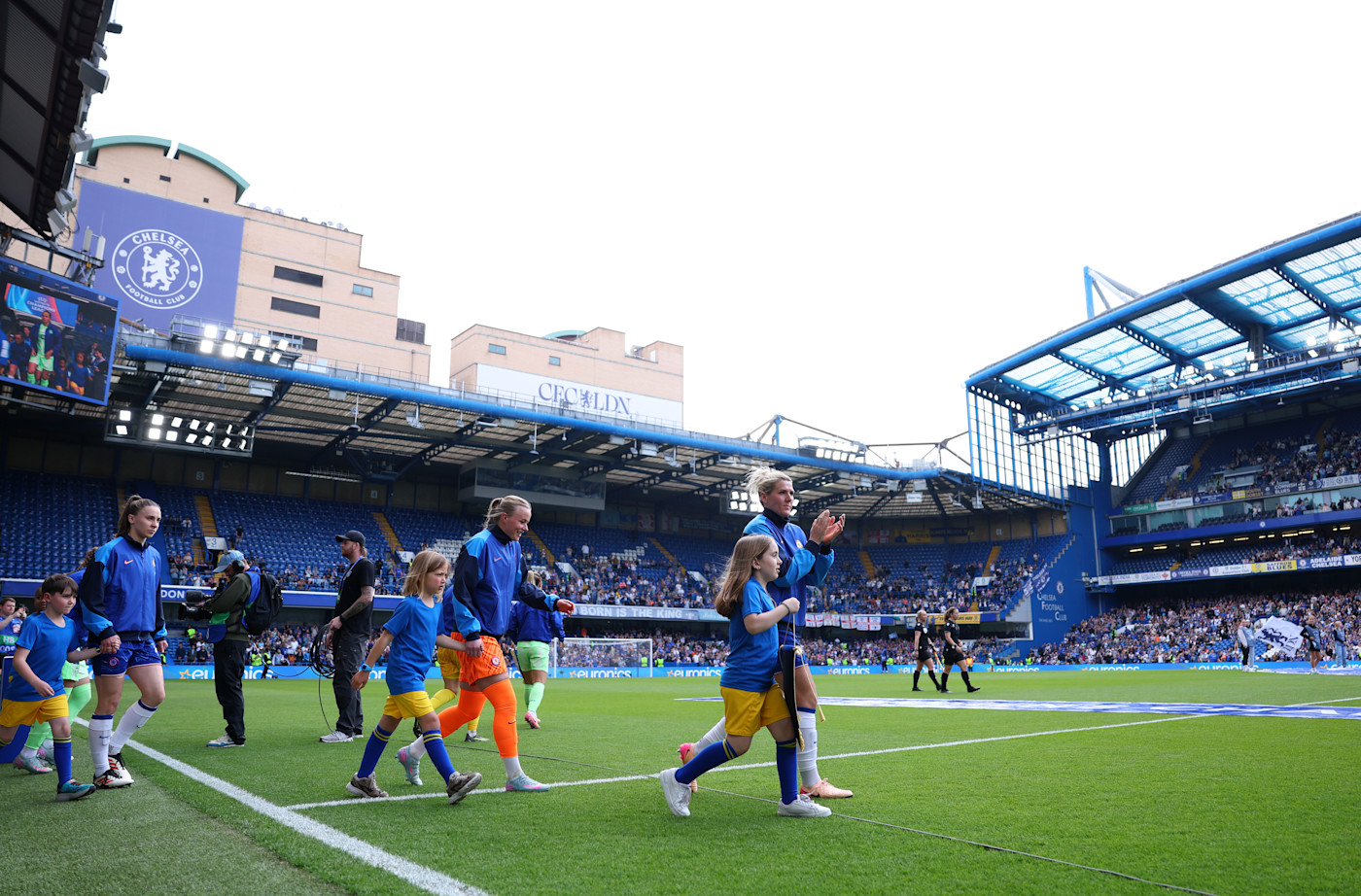 球队在上赛季女子冠军联赛半决赛中退场